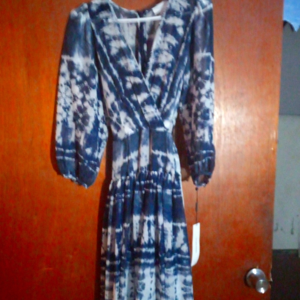 Calvin Klein size 4 beautiful tie dye dark blue and white maxi spring dress